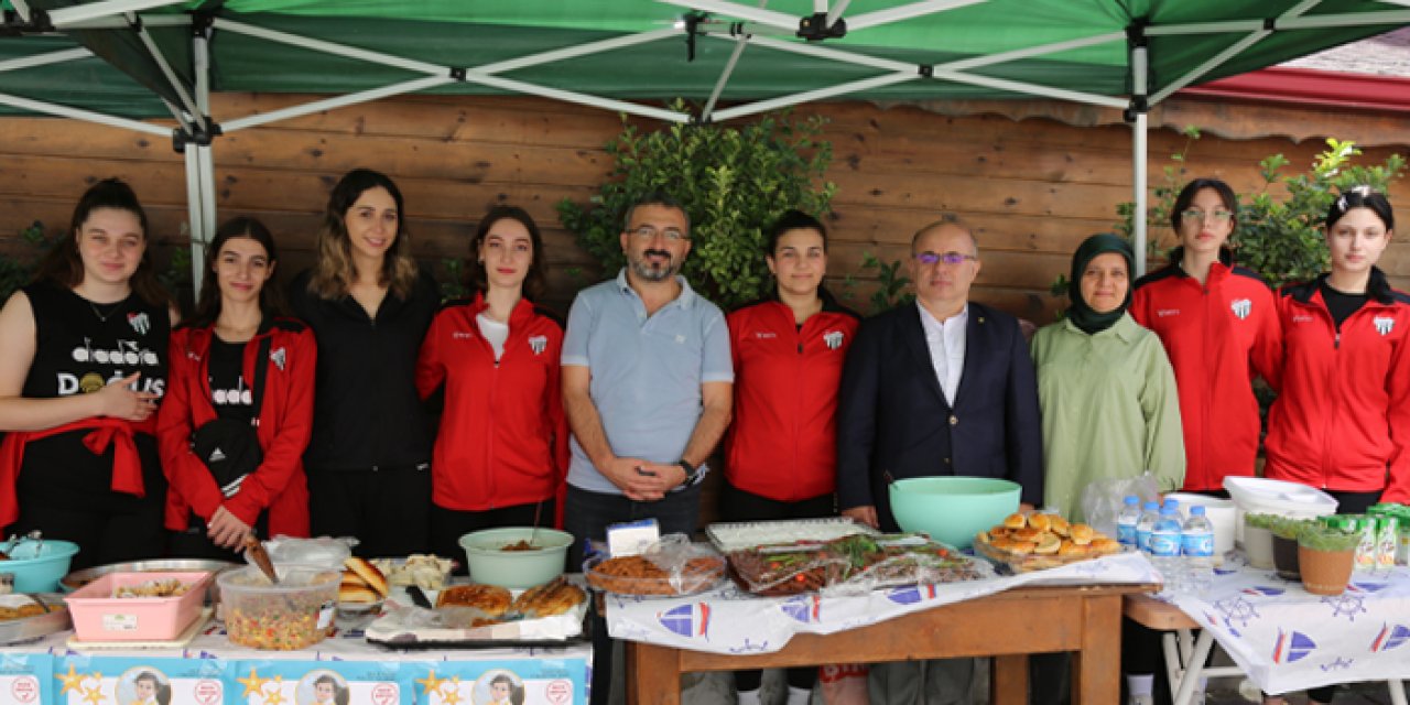 Artvinspor Kadın Voleybol Takımı'ndan SMA'lı bebeğe destek