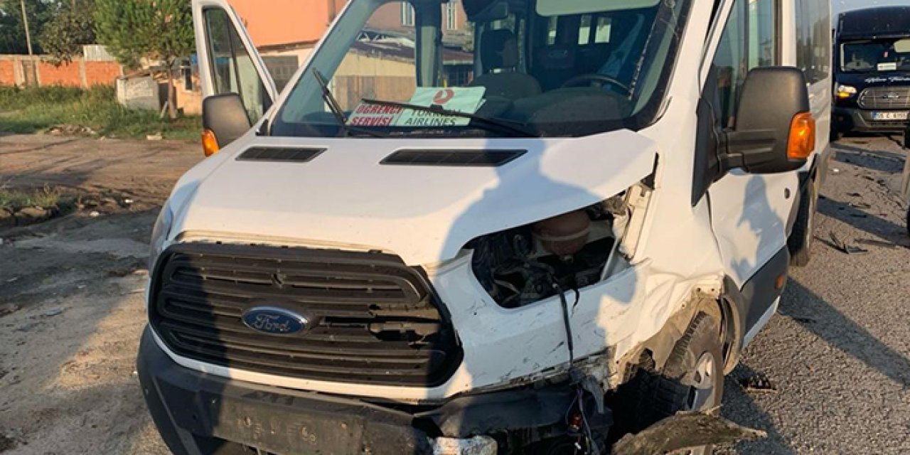 Samsun'da otomobil öğrenci servisi ile çarpıştı! 5 yaralı
