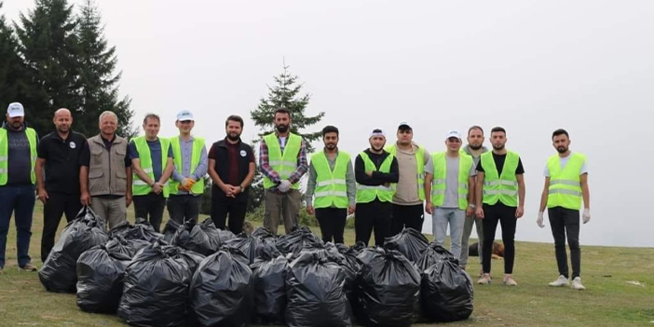 Giresun'da yaylacıların bıraktığı çöpler temizleniyor