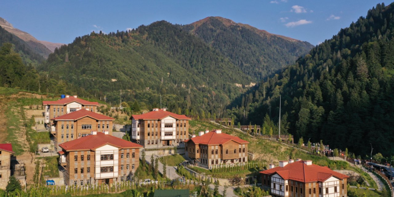 Bakanlar Özhaseki ve Bak, Rize'de incelemelerde bulundu
