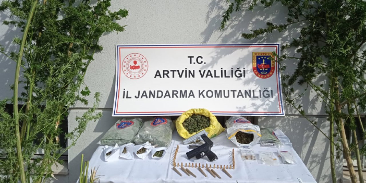 Artvin'de uyuşturucu operasyonu! 1 kişi tutuklandı! 2 kilo 15 gram kubar esrar ele geçirildi