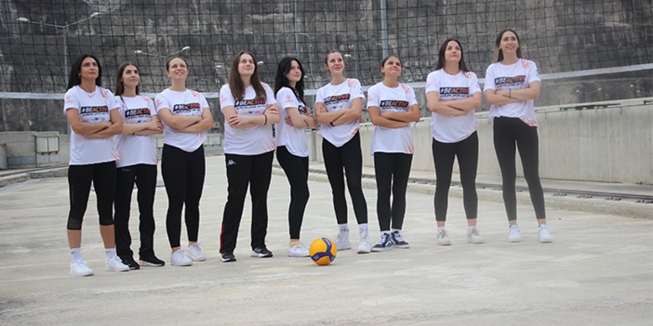Artvin'de 249 metre yüksekteki baraj gövdesinde voleybol oynadılar