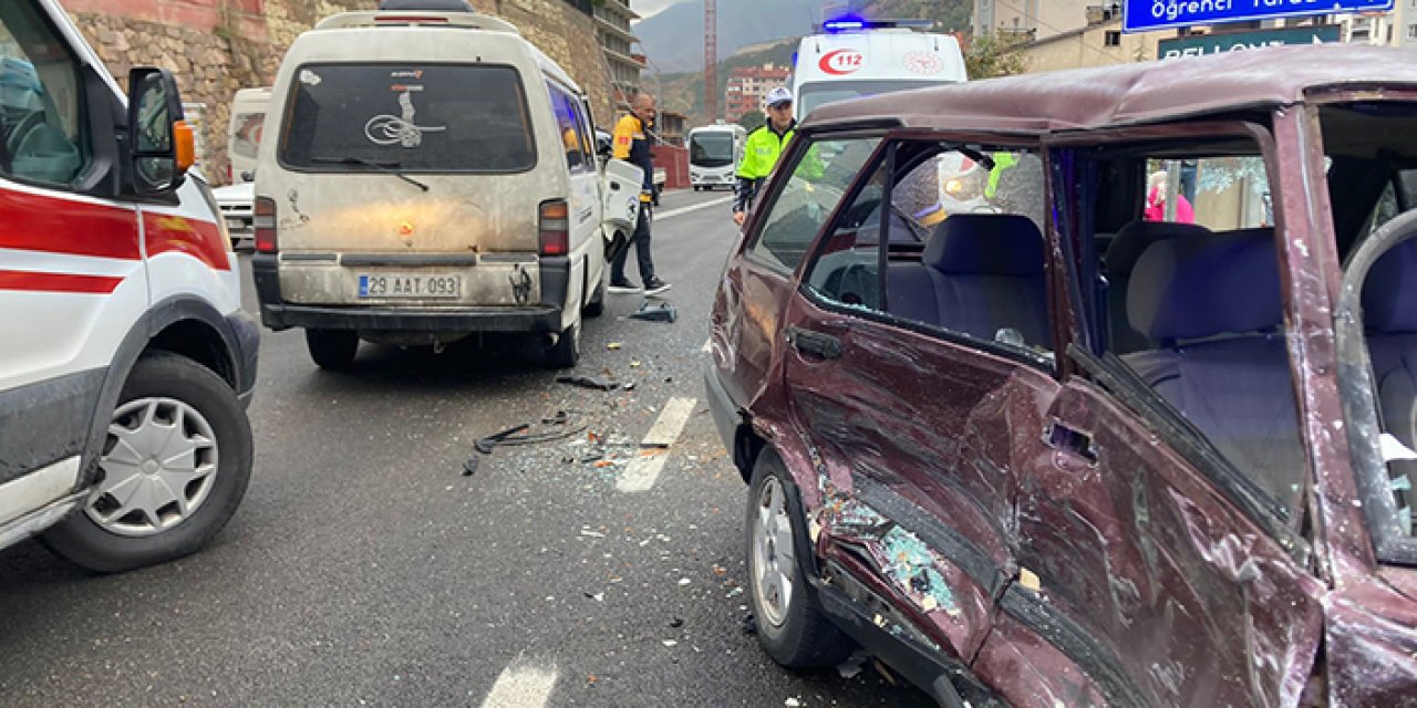 Gümüşhane'de 3 araç birbirine girdi! 3 Kişi yaralı