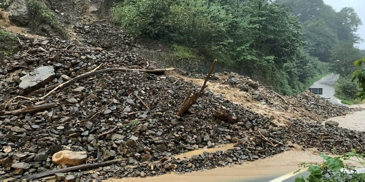 Rize'de 8 köy yolu ulaşıma kapandı