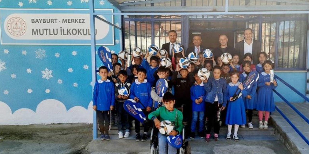 Bayburt'ta trafik kazası tartışması spor malzemesi bağışı ile son buldu
