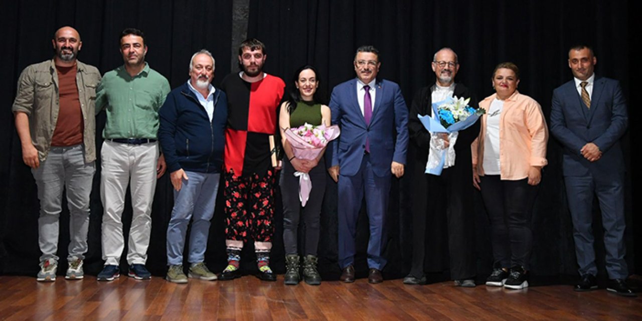 Ahmet Metin Genç, ‘Şekspir’in Suçu Ne?’ isimli oyunu izledi