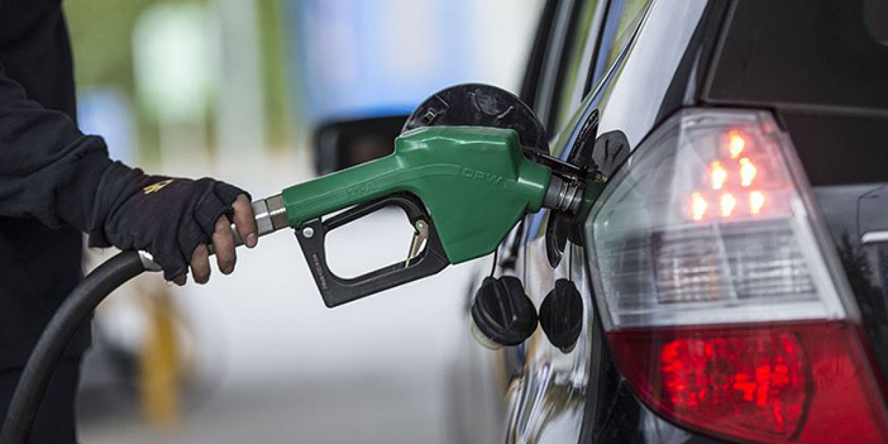 Akaryakıtta fiyatlar yine değişti! Benzinin ardından motorine de büyük indirim