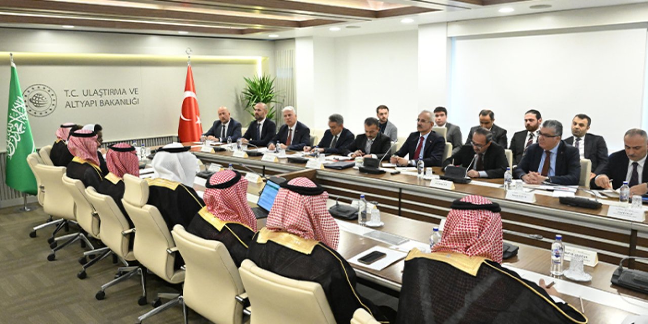 Bakan Uraloğlu ile Suudi Arabistanlı mevkidaşı bir araya geldi