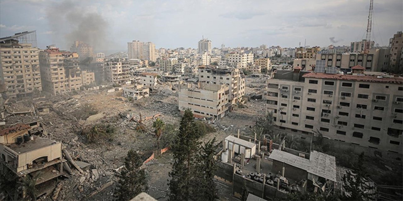 İsrail'in Gazze saldırılarında on binlerce kişi BM'ye ait okullara sığındı