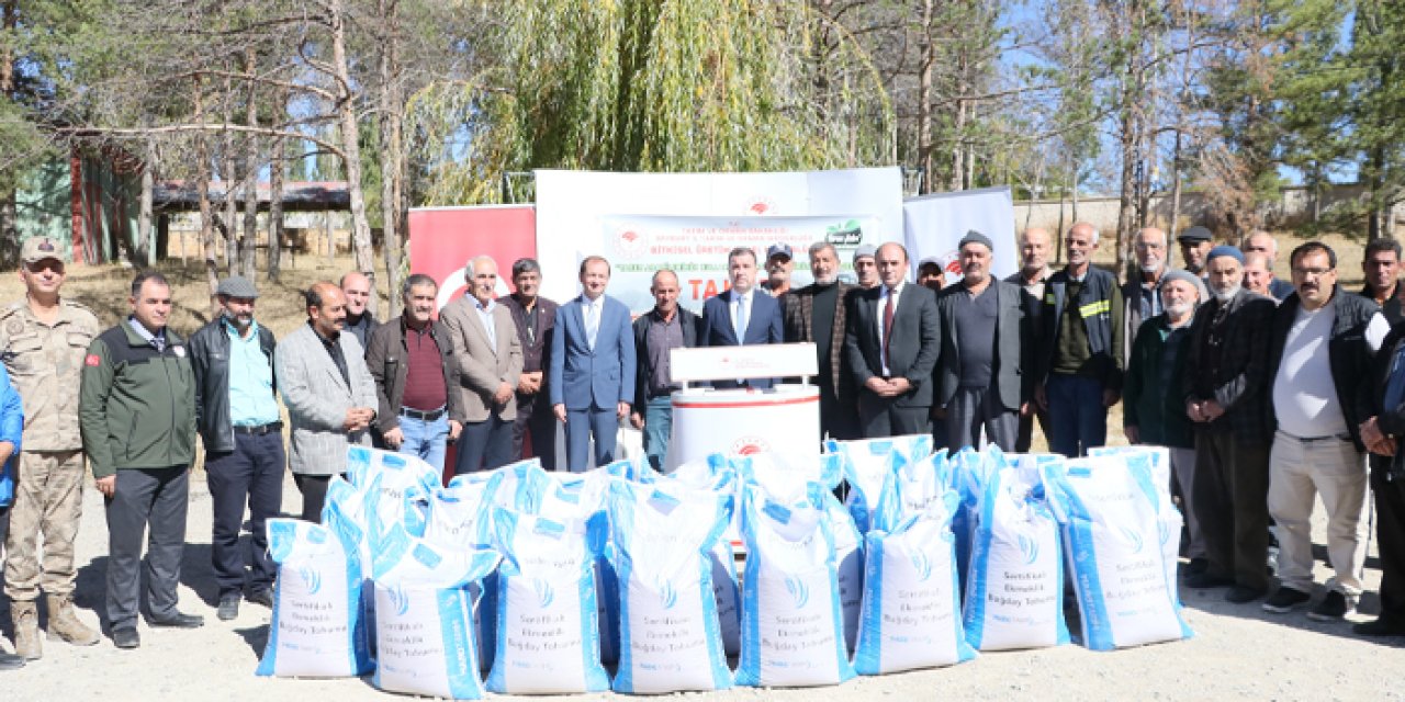 Bayburt'ta 330 ton sertifikalı buğday tohumu dağıtıldı
