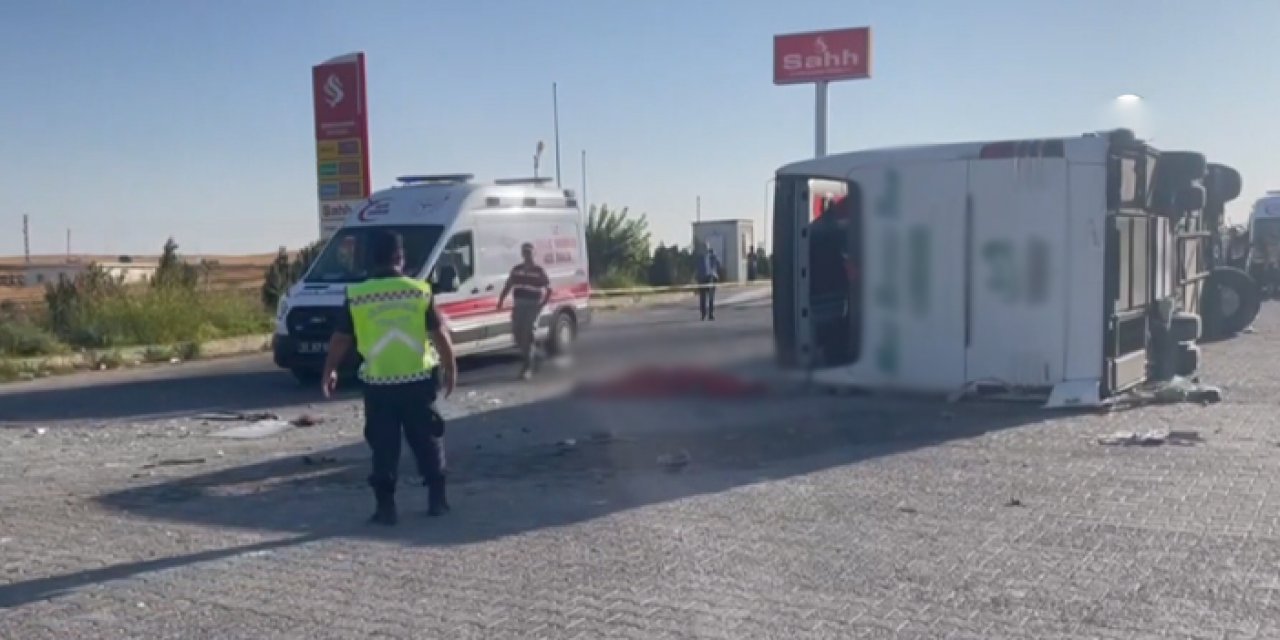 Yolcu otobüsü otomobile çarpıp devrildi! 2 ölü, 25 yaralı
