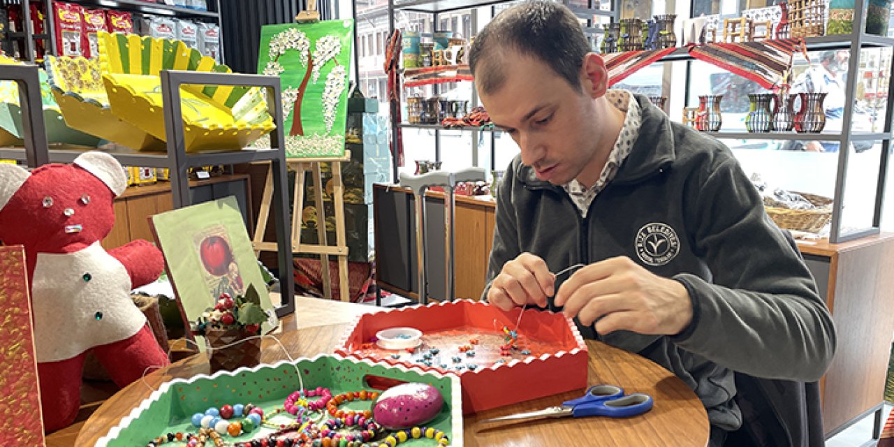 Rize'de down sendromlu çocuklar çalışarak sosyalleşiyor