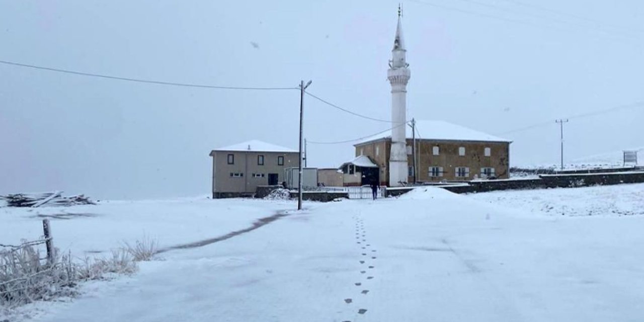 Kar yağışı etkili oldu! Komşu il beyaza büründü