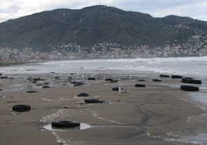 Trabzon'un Akçaabat ilçesinde Balıkçılar denizde ceset farketti.27 Haziran 2010
