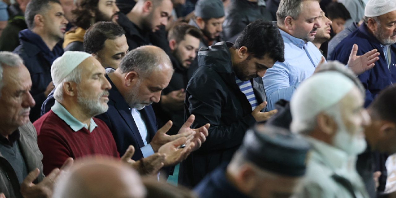 Samsun'da eller Filistin için semaya kalktı