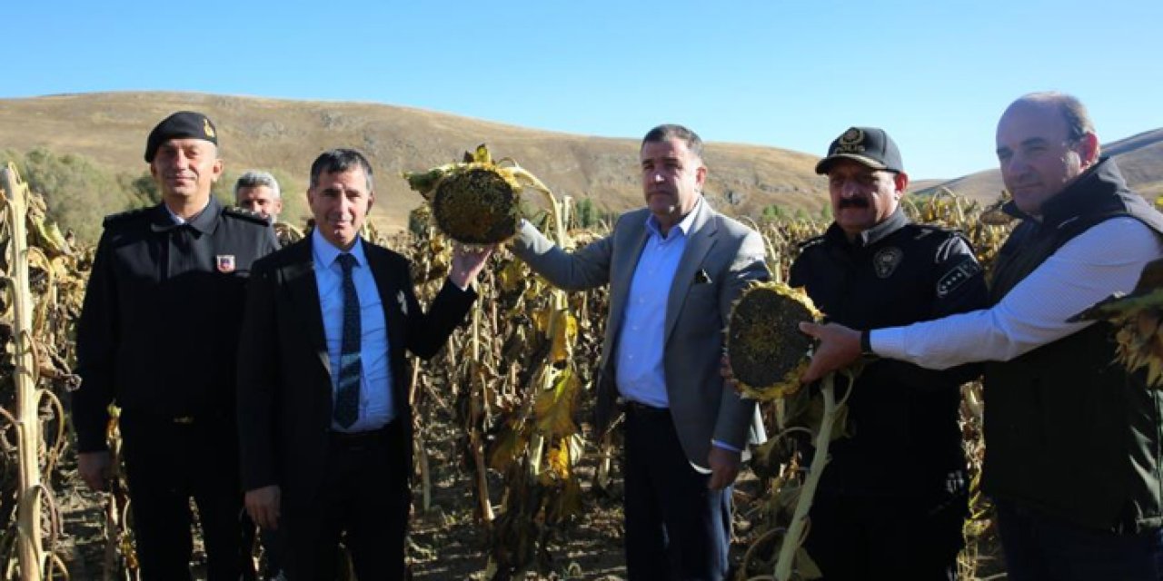 Bayburt Valisi Eldivan çiftçilerle bir araya geldi