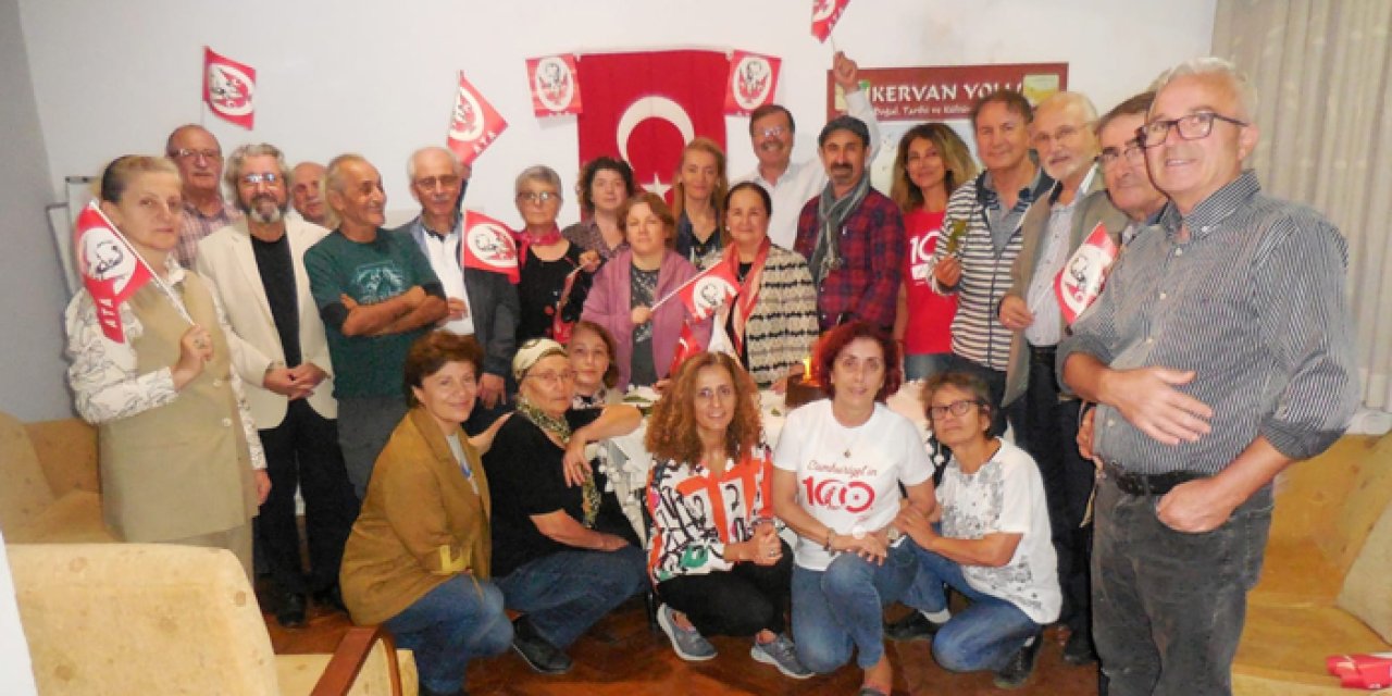 Trabzon'da Tarih öğretmeni Saraçoğlu'ndan Cumhuriyetin 100’üncü Yılı Konferansı