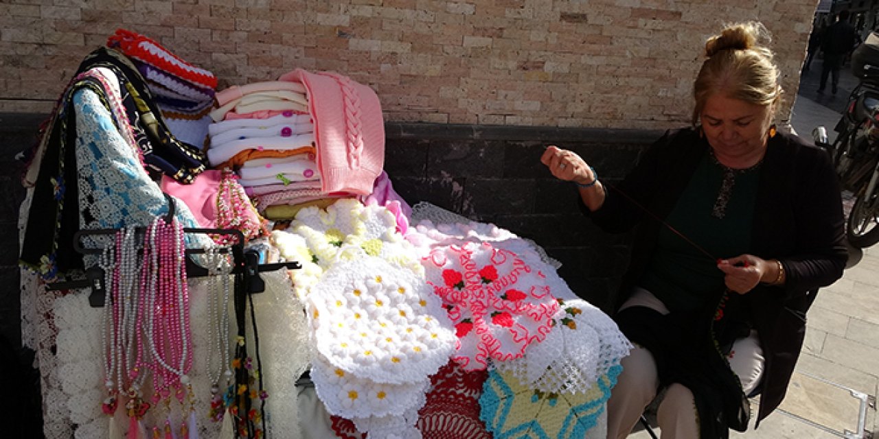 Ordu'da evlatlarına hem anne hem baba oldu