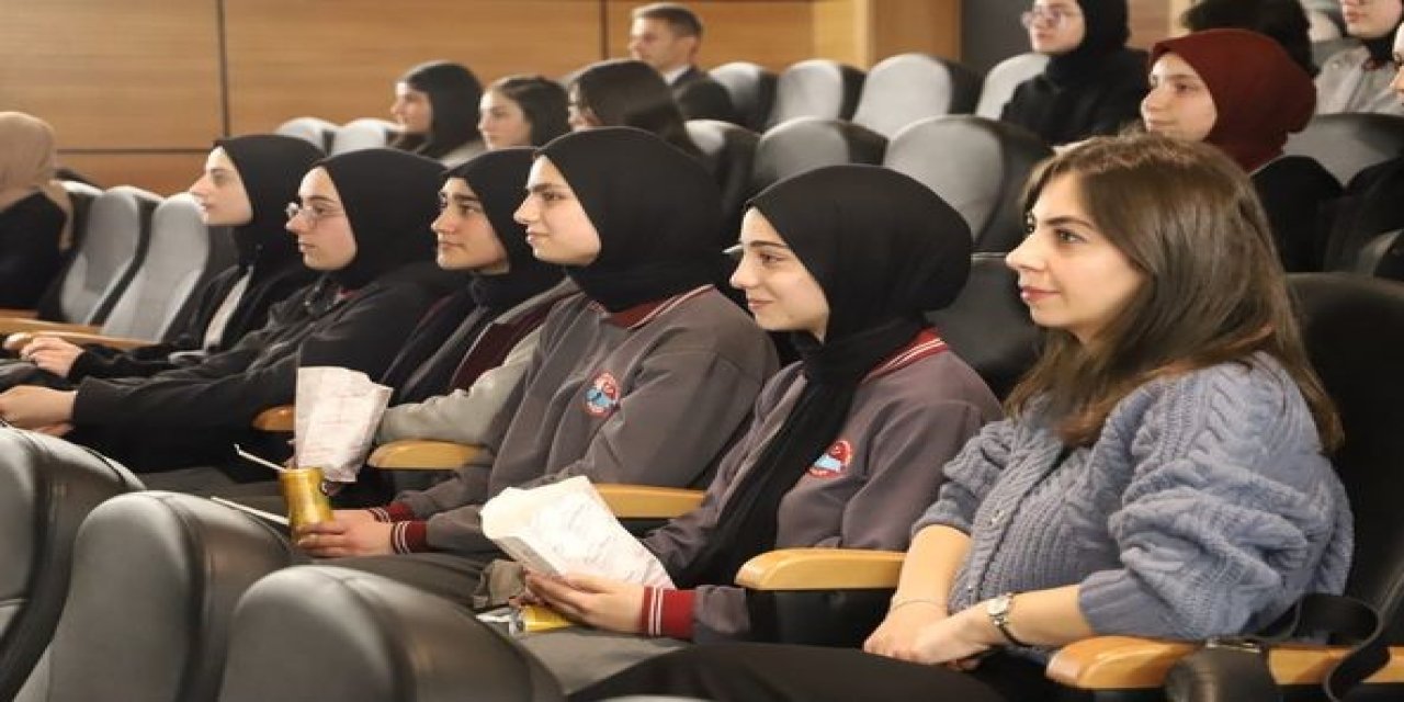 Bayburt'ta Cumhuriyet'in yüzüncü yılında öğrenciler sinemada buluştu. 26 Ekim 2023