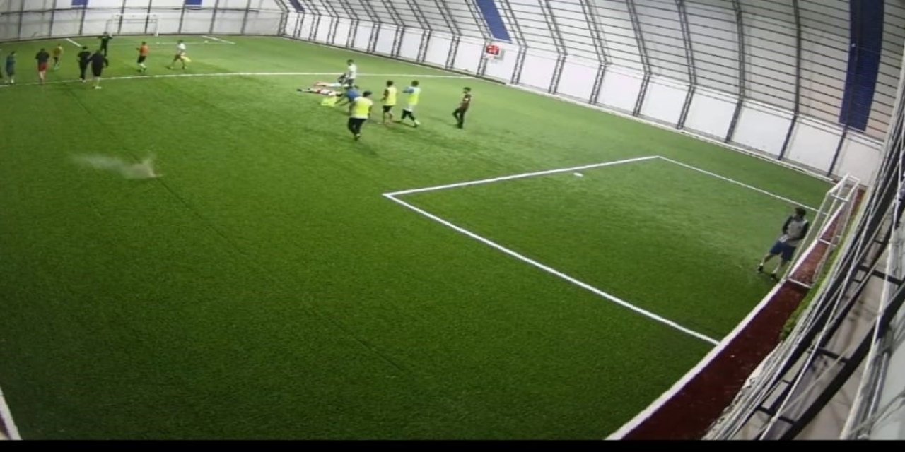 Rize'de maç sırasında sahaya mermi düştü! Korku dolu anlar