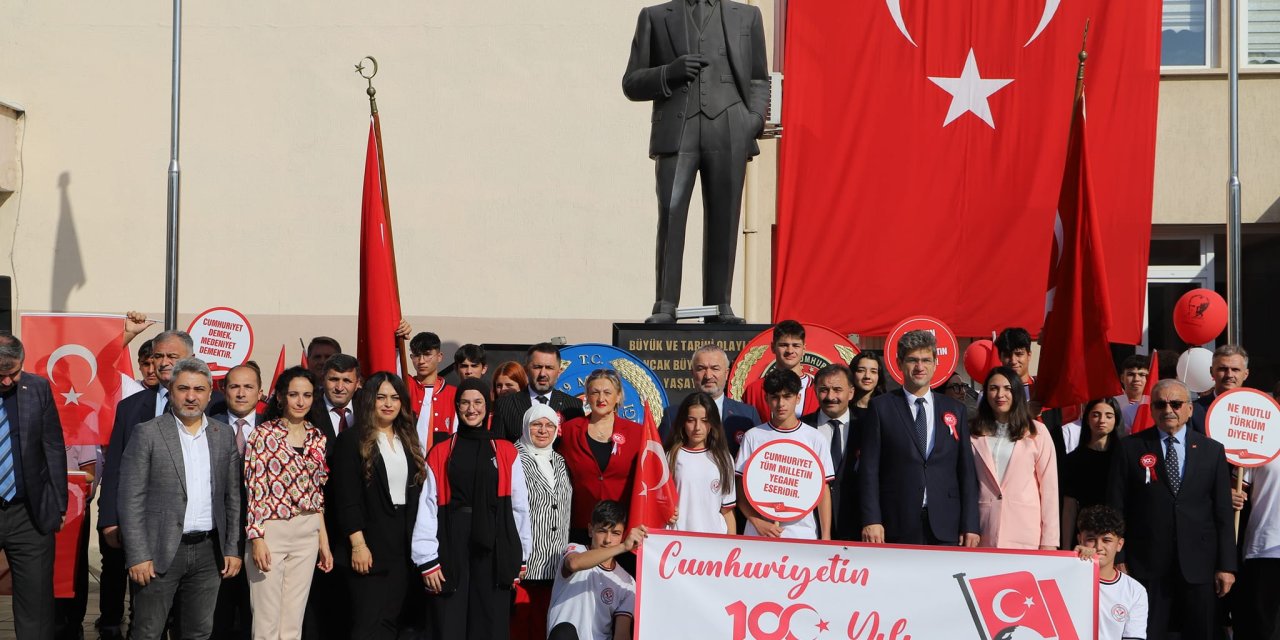 Samsun 19 Mayıs ilçesinde Cumhuriyet'in 100. yılı kutlandı
