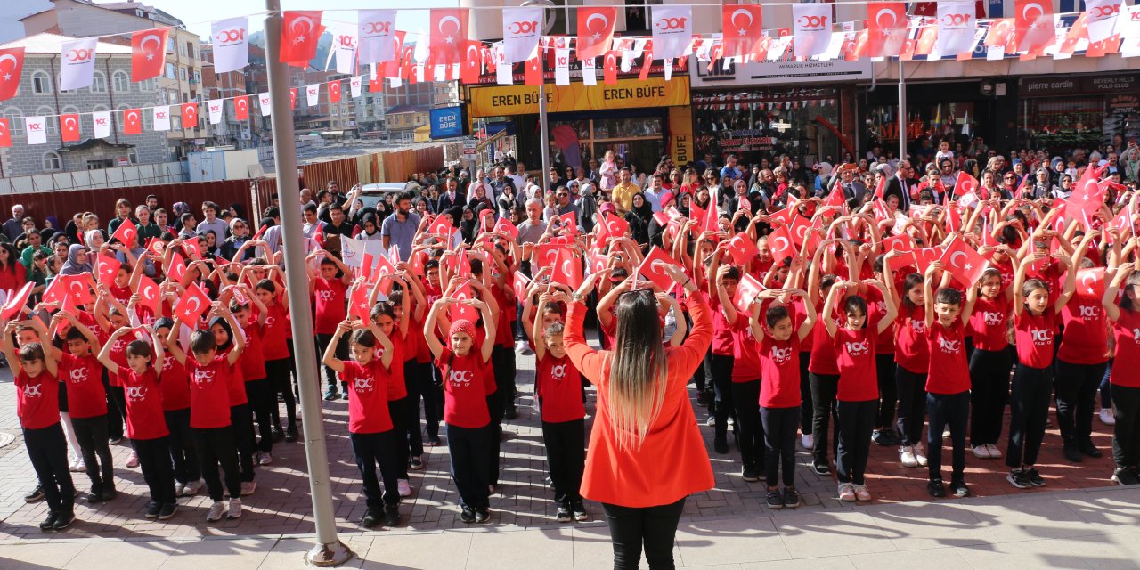 Of'ta Cumhuriyet'in 100. yılı coşkuyla kutlandı