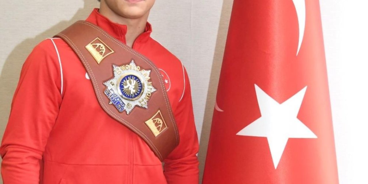 Samsunlu güreşçi dünya 2'incisi oldu