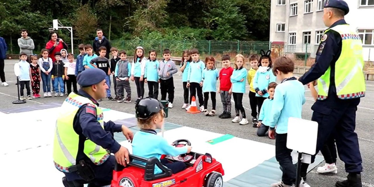 Rize'de jandarmadan miniklere trafik eğitimi