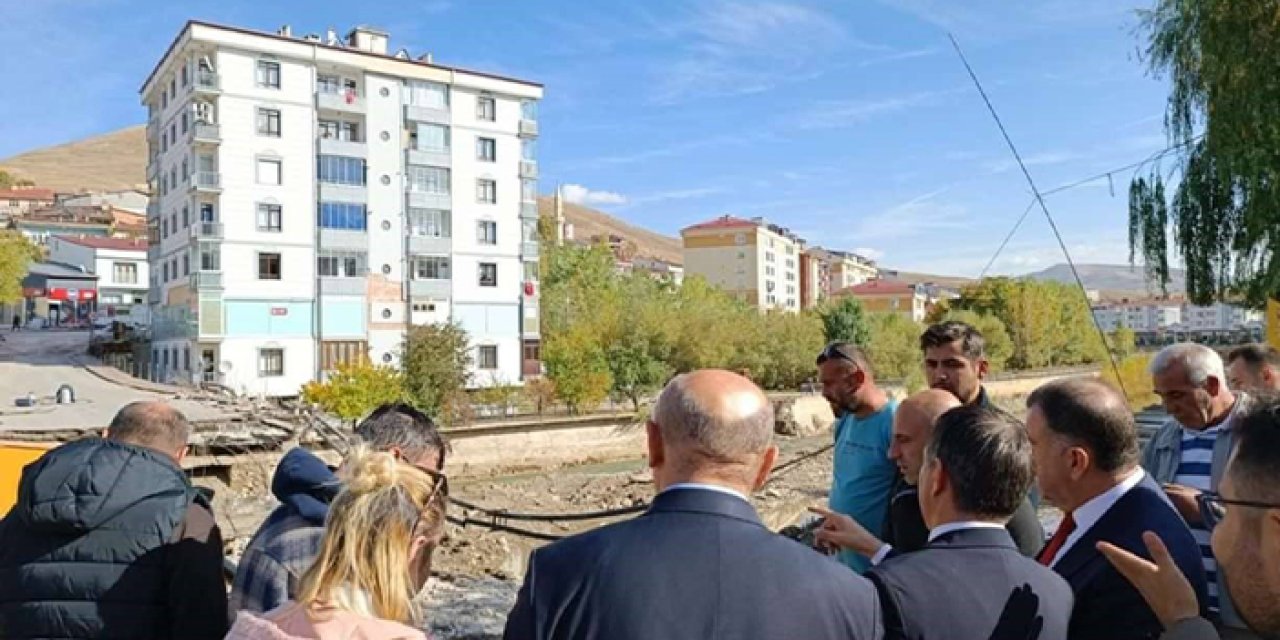 Bayburt Çoruh Nehri'ndeki eski Taş Köprü yeniden yapılmak üzere yıkıldı