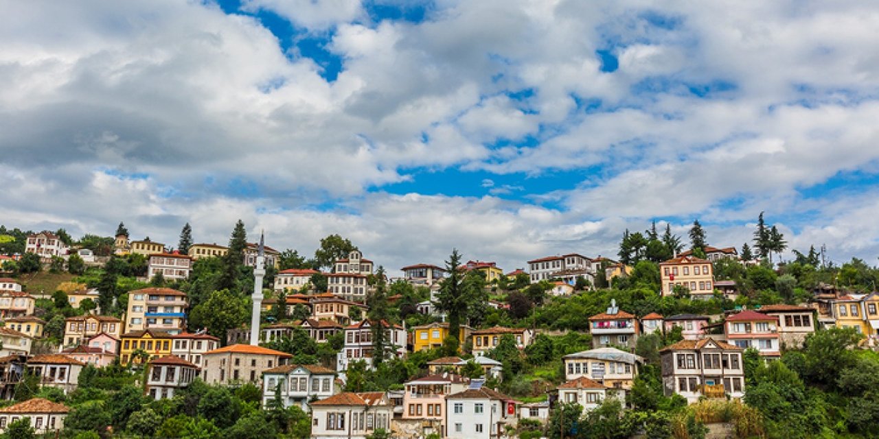 Akçaabat'ın göz bebeği Ortamahalle turist akınına uğruyor