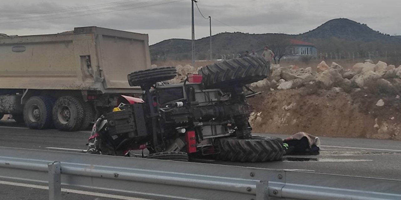 Çorum'da Tır traktöre çarptı: 2 ölü, 1 yaralı