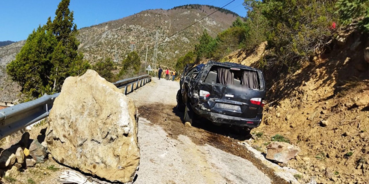 Gümüşhane’de minibüs uçuruma yuvarlandı! Yaralılar var