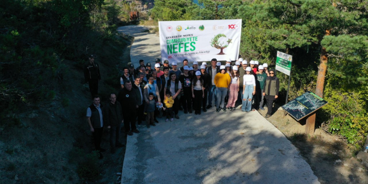 Artvin Orman Bölge Müdürlüğü, Cumhuriyet’in 100. yılı kapsamında doğa yürüyüşü düzenledi