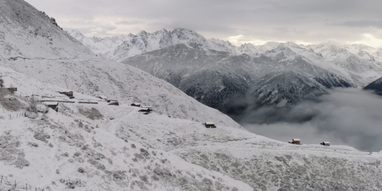 Rize'de kar yağışı etkili oldu! Eşsiz görüntüler ortaya çıktı