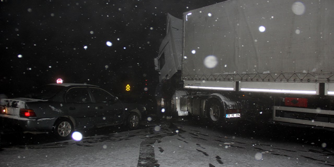 Kar ve tipi etkili oldu! Araçlar yolda kaldı