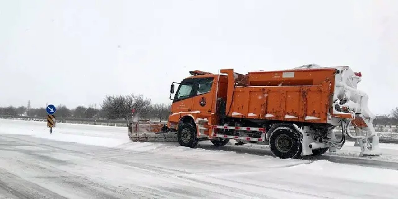 Bayburt'ta kar yağışıyla birlikte tipi etkili oldu!