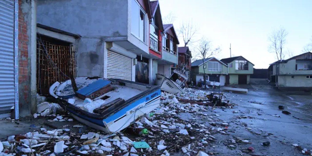 Artvin'de fırtınada balıkçı barınakları zarar gördü