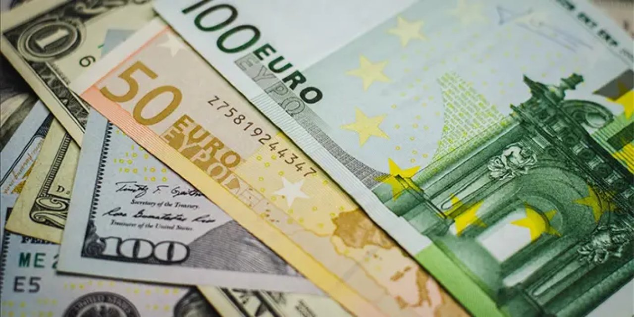 İstanbul’da Dolar ve Avro Haftaya Yükselişle Başladı