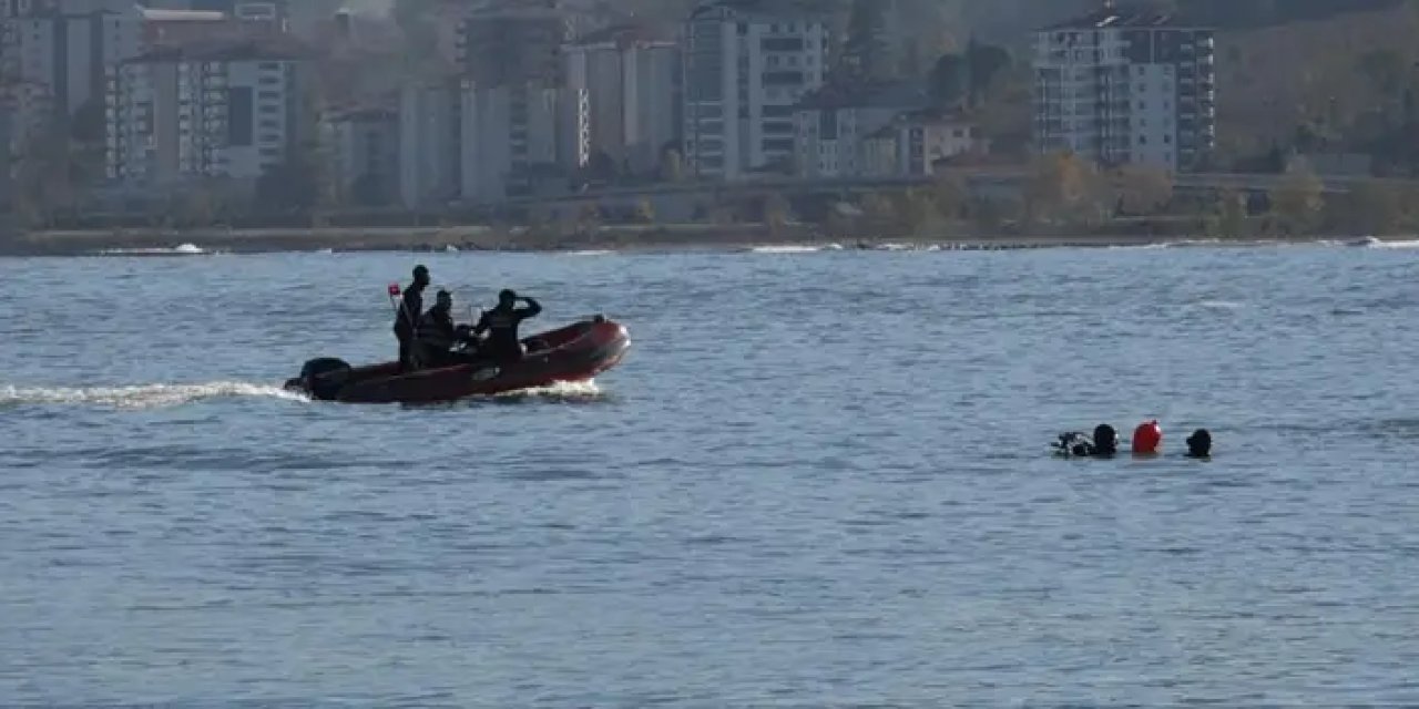 Dalgalara kapılan gençler için Trabzon Valiliği'nden yeni açıklama geldi