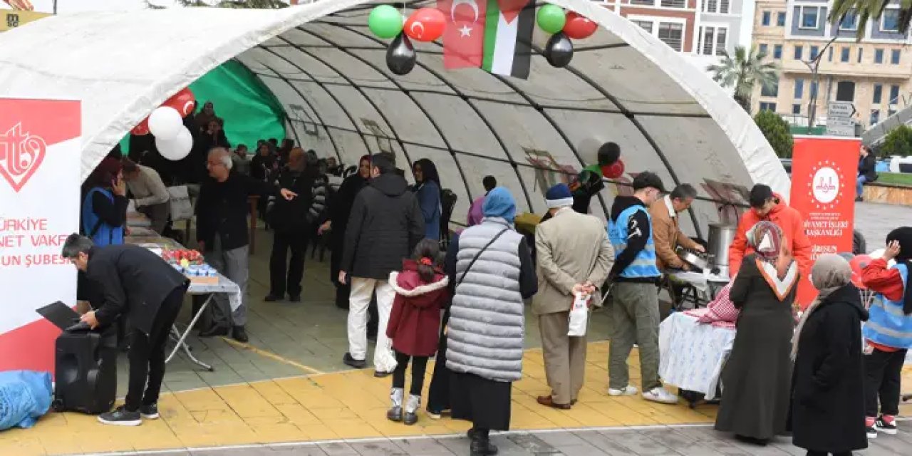 Giresun'da Filistin için hayır çarşısı