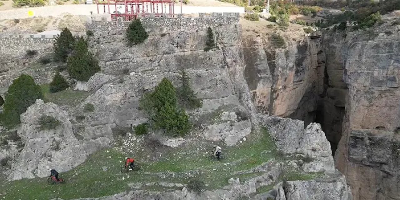 Artvin'de sporcular Cehennem Deresi'nden iniş yaptı