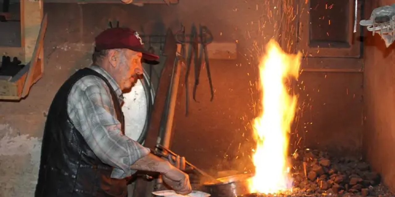 Bayburt'ta ustasından öğrendiği işini yarım asırdır sürdürüyor!