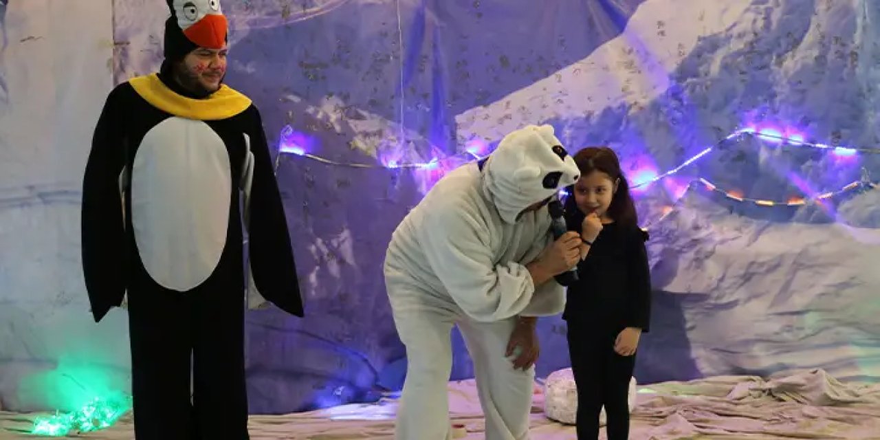 Trabzon'da ilkokul öğrencileri tiyatro izledi