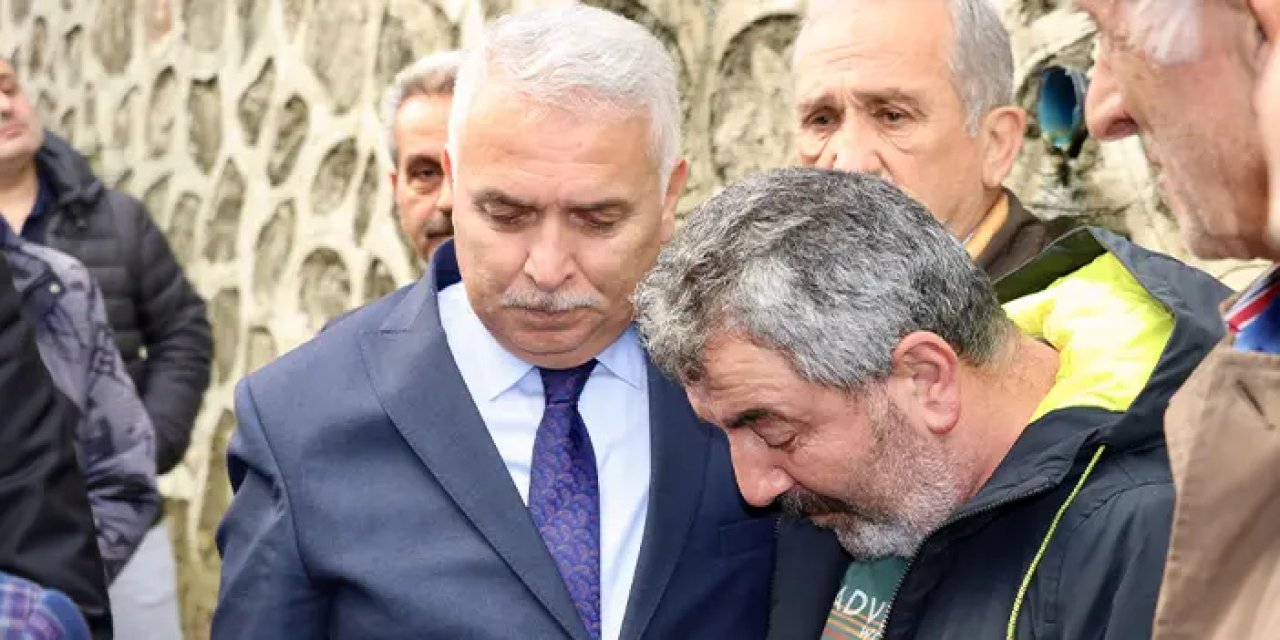 Trabzon Valisi Yıldırım'dan denizde boğulan öğrencilerin okuluna ziyaret