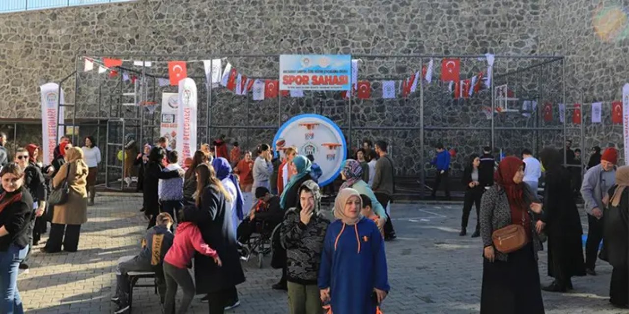 Akçaabat'ta özel öğrencilere butik spor sahası