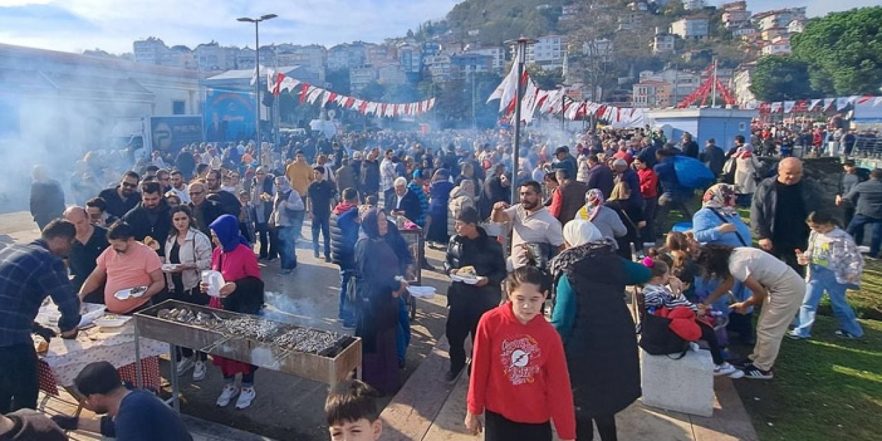 Ordu'da düzenlenen hamsi festivalinde 10 ton hamsi dağıtıldı