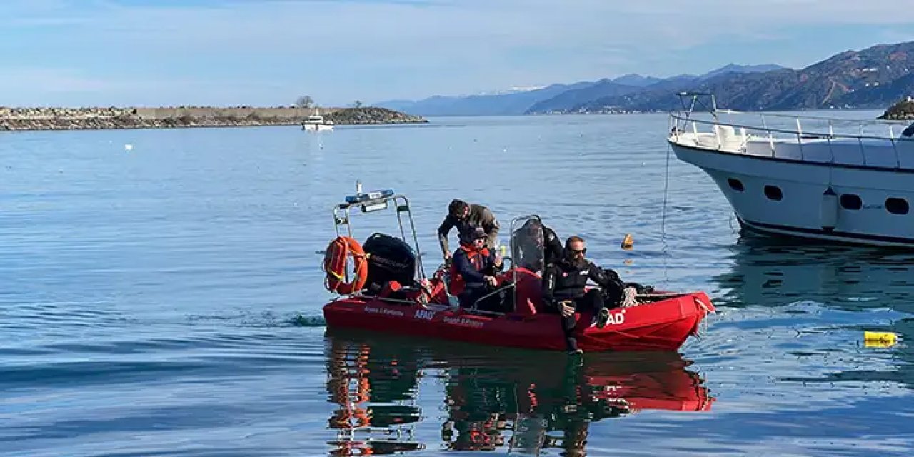 Rize'de denizde kaybolan kadını arama çalışmaları sürüyor