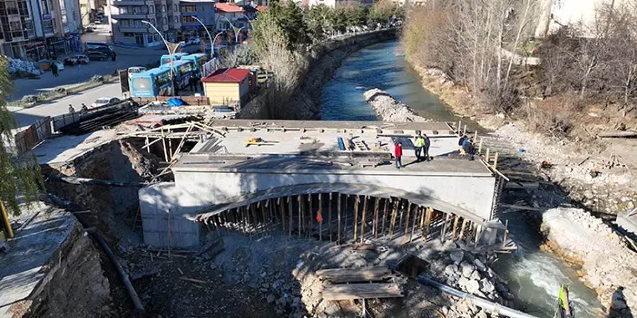 DSİ'den Bayburt'ta 2 araç 2 yaya köprüsü