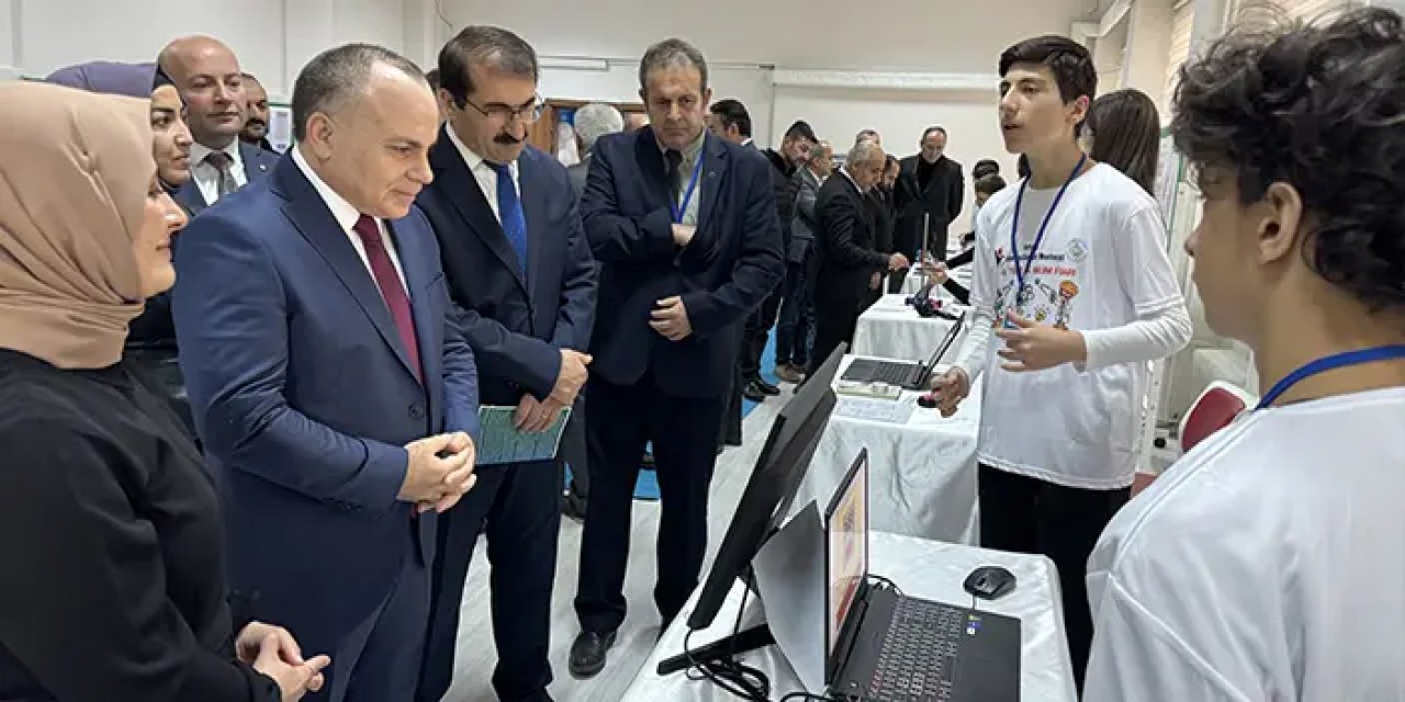 Artvin'de TÜBİTAK 4006 Bilim Fuarı açıldı