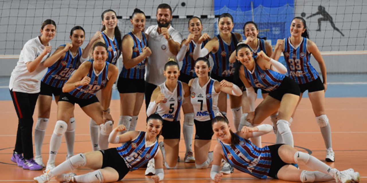 Bordo Mavi 61'in sultanları set vermeden galip!